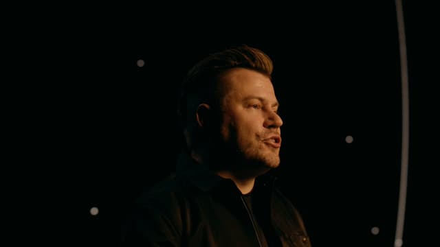 Linear launch post